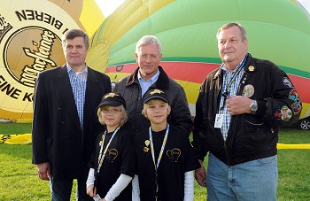 Albert Cramer (r. im Bild) war ein begeisterter Ballon-Pilot.