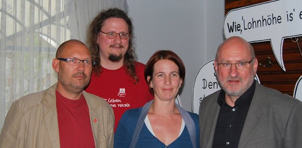 Im Bild v.l. Gisbert Drignat (DIE LINKE. Geseke), Michael Bruns (DIE LINKE. Kreis Soest), Katharina Schwabedissen (DIE LINKE. NRW), Manfred Weretecki (DIE LINKE. Kreis Soest)