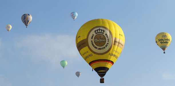 Albert Cramer gründete 1986 die Warsteiner Internationale Montgolfiade, die heute das größte jährliche Heißluftballon-Spektakel Europas ist. Foto: Laame