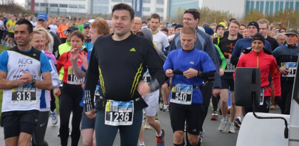 1.072 Starter beim Airport Run am Paderborn - Lippstadt Airport.