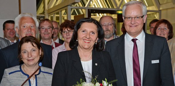 Landrätin Eva Irrgang nahm am Sonntagabend nach ihrem Wahlerfolg im Kreishaus Gratulationen entgegen.