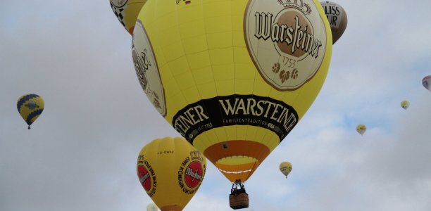 Buntes Ballonspektakel im Sauerland. Foto: Laame