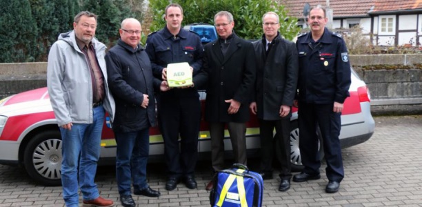 AED für den Kommandowagen. Foto: Menke