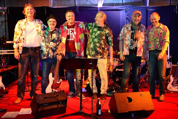 Im Klimbim in der Cranestraße rockt die MADHOUSE Groove Band unter dem Motto "100% Live Musik mit Rock, Blues und einer Prise Soul".