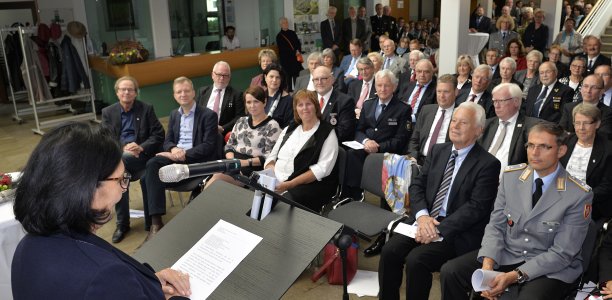 Landrätin Eva Irrgang begrüßte 150 Gäste zur Feierstunde zum Tag der Deutschen Einheit im Kreishaus.