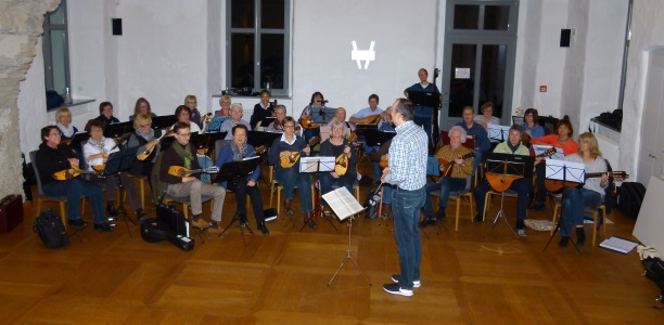 Mandolinenorchester Geseke e. V. bereitet sich auf Konzert vor