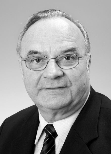 Landrat a. D. Wilhelm Riebniger ist am Montag, 23. April 2018, im Alter von 75 Jahren verstorben.