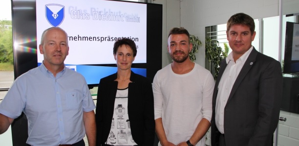 v.l. Rainer Dickhut (Glas Dickhut GmbH), Margarete Niehues (GWN e.V.), Victor Waal (DZM) und Bürgermeister Dr. Remco van der Velden