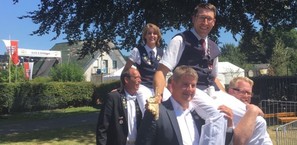 Elmar Hillebrand und Laureen Harrenkamp regieren die St. Pankratius Schützenbruderschaft in Störmede. Foto: Sossna