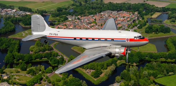 Die Prinses Amalia fliegt über Amsterdam