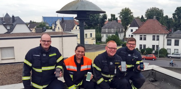 Wenn in Geseke die Sirenen heulen, versorgen Michael Nagelmeier, Nicole Senger, Daniel Oesterwalbesloh und Niklas Heiermann von der Freiwilligen Feuerwehr der Stadt Geseke die Bevölkerung mit Informationen über Schadensereignisse in Geseke.